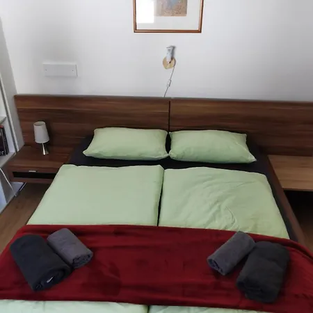 Nettes Direkt An Der Piste Kanzelhoehe Apartment *